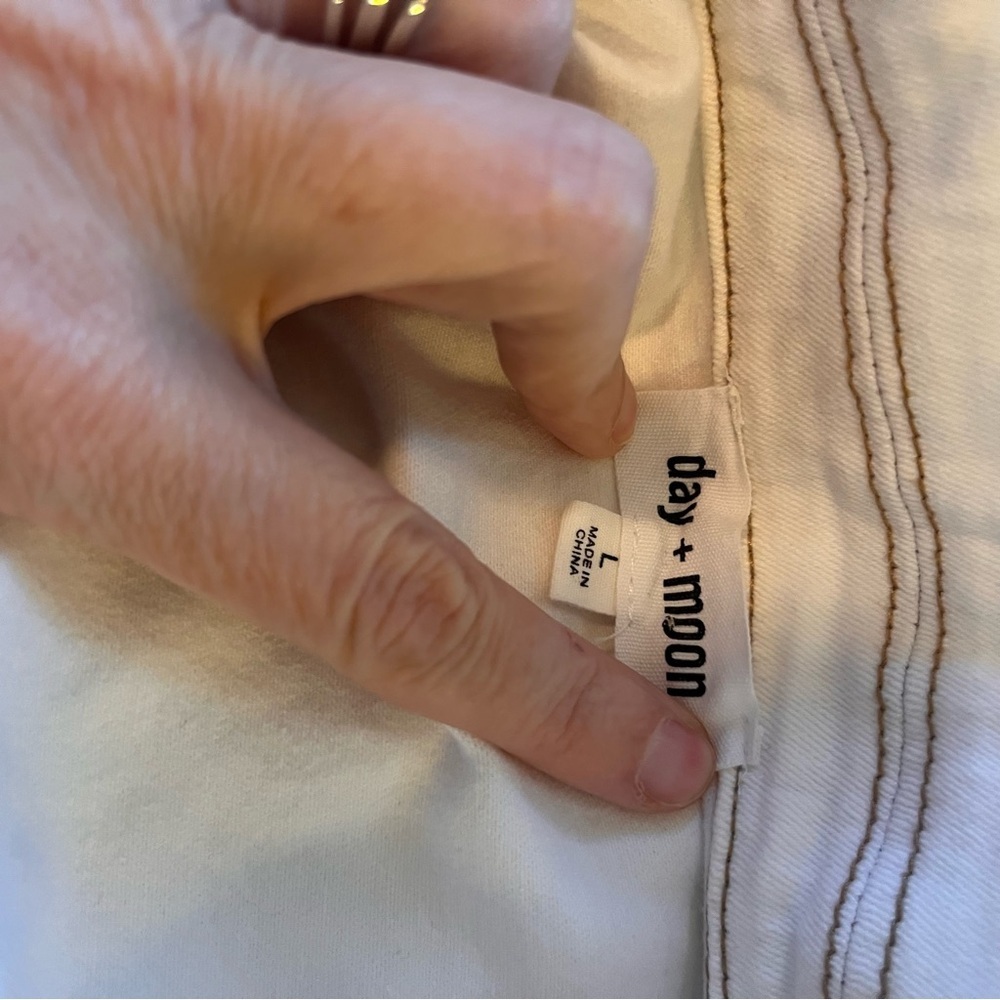 Day + Moon Cream Denim Romper Sz L Snap Button Zip Contrast Stitching Collared - Picture 8 of 11